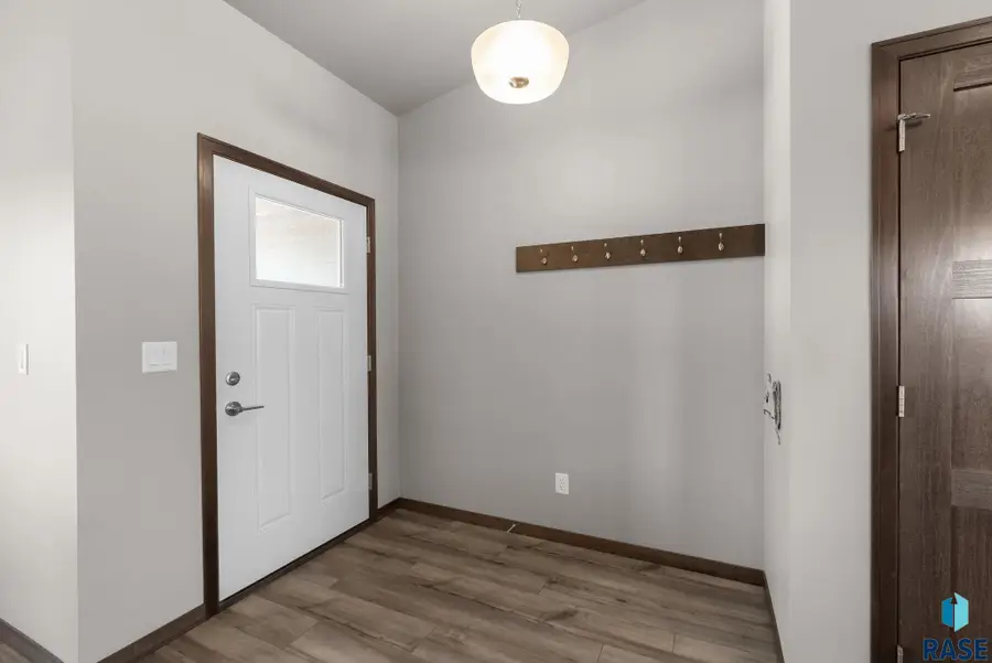 422 Thelma Ave, Harrisburg, SD 57032 - #3