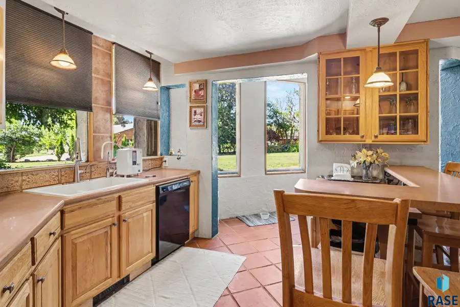 3913 N Longview Ave, Sioux Falls, SD 57107 - #3