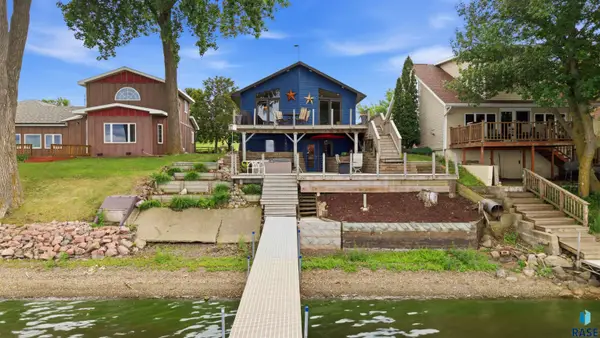 216 Best Point Dr, Madison, SD 57042
