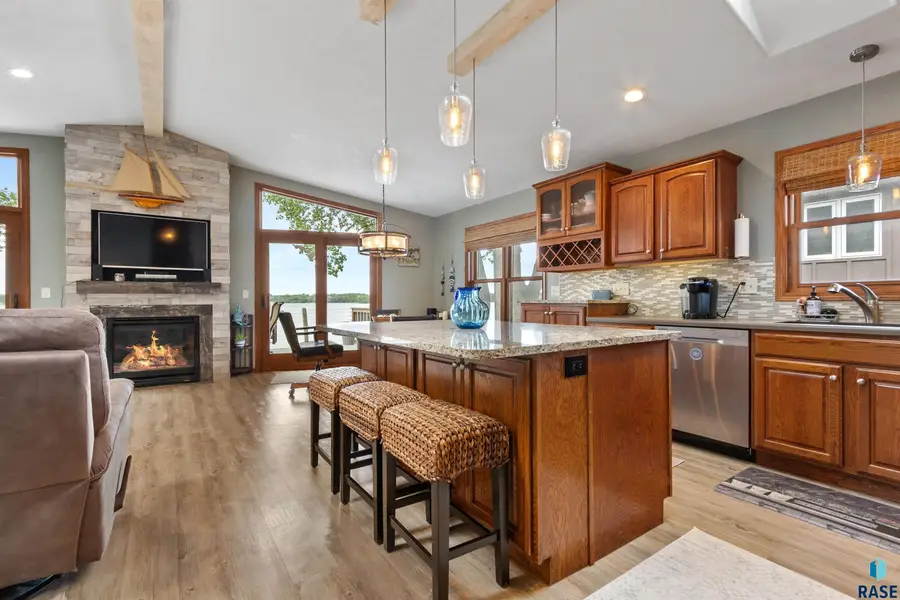 216 Best Point Dr, Madison, SD 57042 - #3