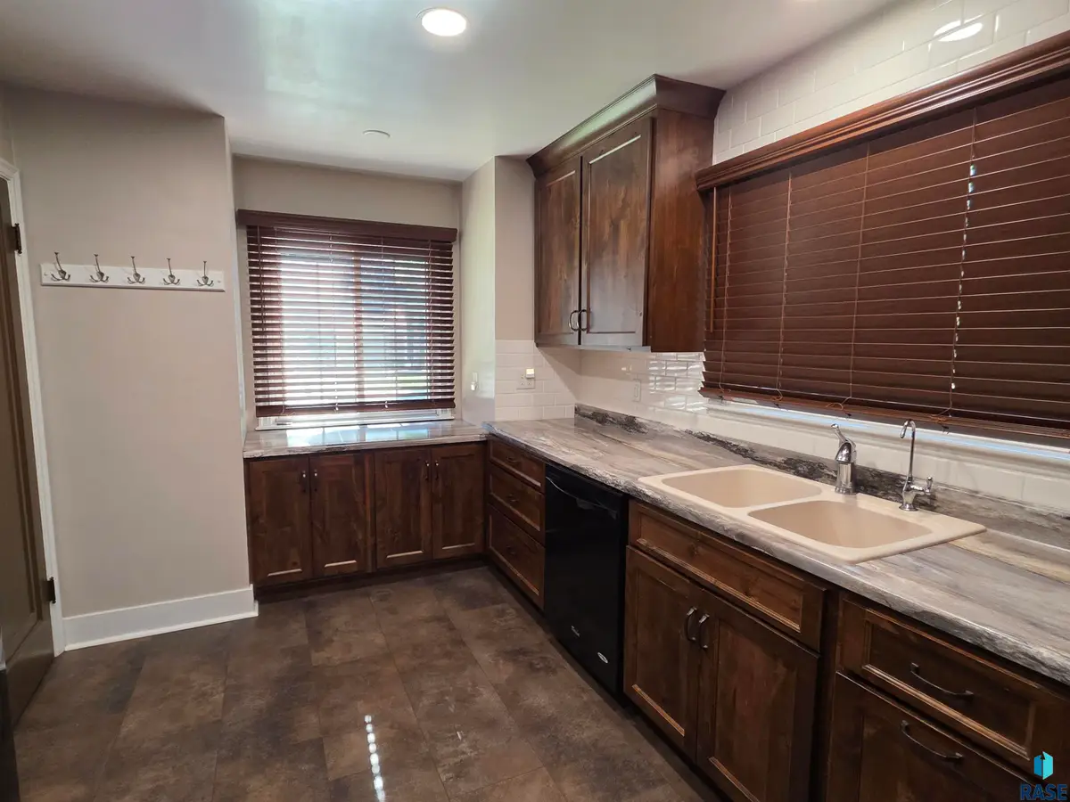 617 S Hiawatha Ave, Pipestone, MN 56164 - #1