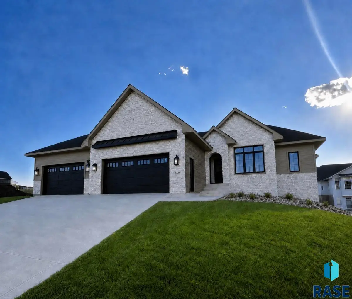 2505 S Meadowview Ave, Sioux Falls, SD 57110 - #1