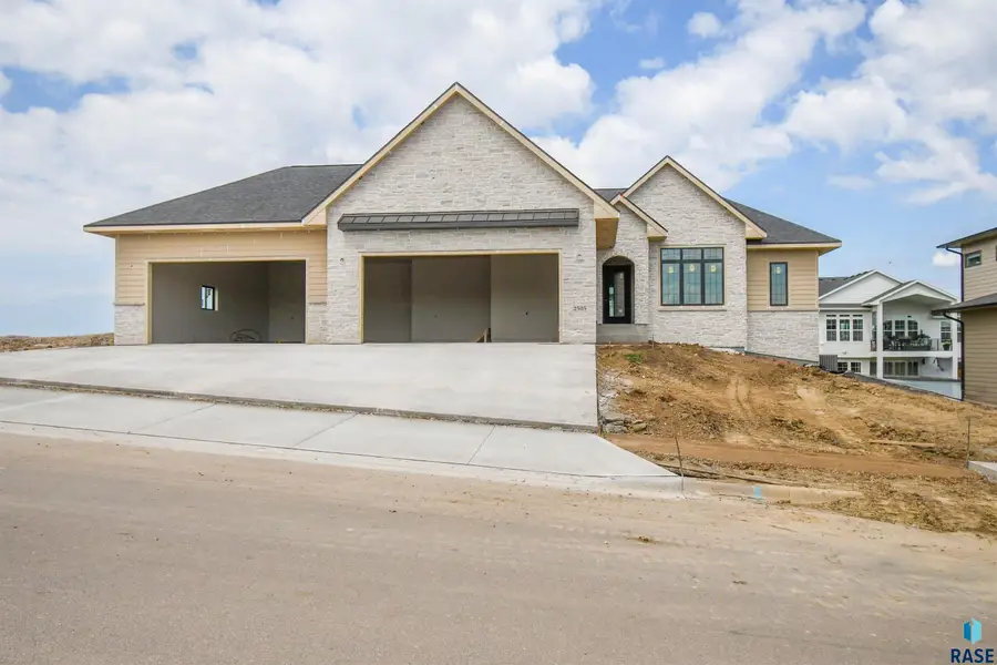 2505 S Meadowview Ave, Sioux Falls, SD 57110 - #2