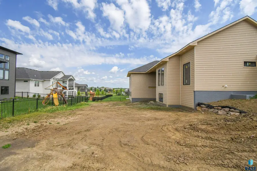 2505 S Meadowview Ave, Sioux Falls, SD 57110 - #3