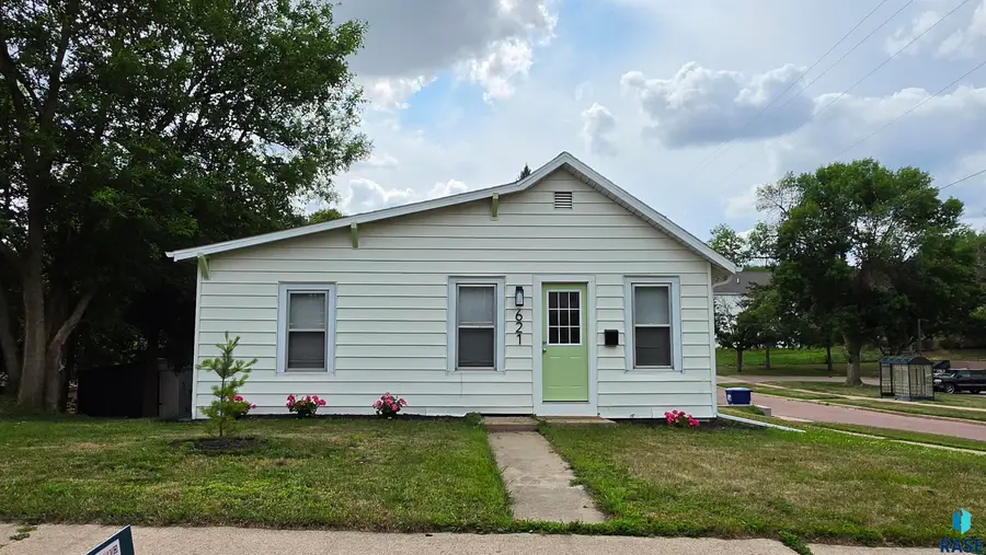 621 N Lewis Ave, Sioux Falls, SD 57103 - #3