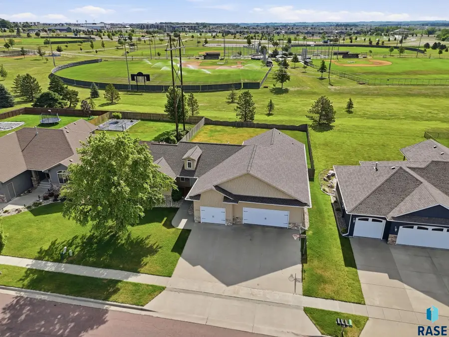 3804 S Harmony Dr, Sioux Falls, SD 57110 - #3
