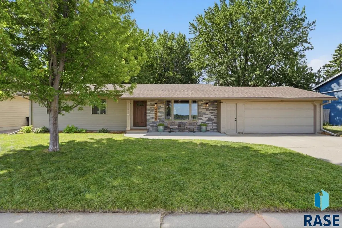 4209 E 22nd St, Sioux Falls, SD 57103 - #1