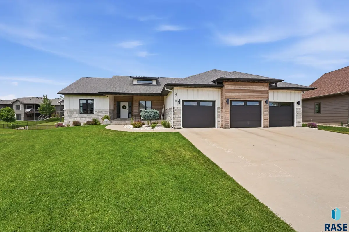 2710 W Little Oak Cir, Sioux Falls, SD 57108 - #1