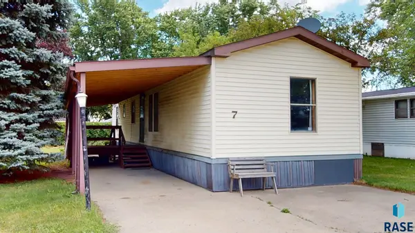 410 S Medary Ave #7, Brookings, SD 57006