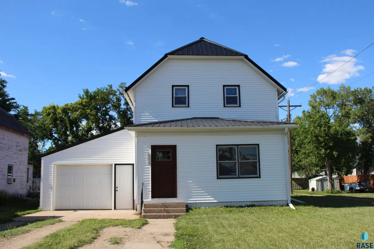 204 W Farmer Ave, Howard, SD 57349 - #1