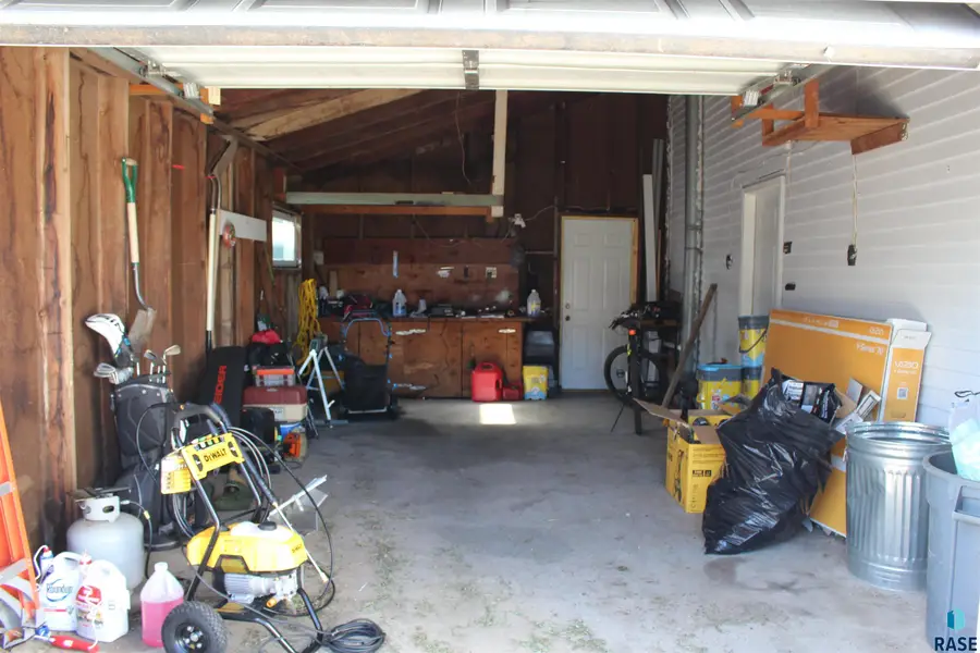 204 W Farmer Ave, Howard, SD 57349 - #3