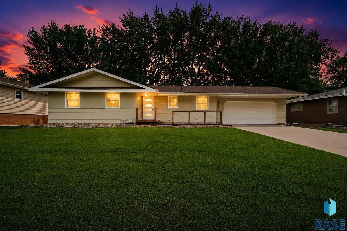 1912 E Sylvan Cir, Brandon, SD 57005 - #1