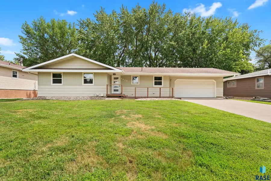 1912 E Sylvan Cir, Brandon, SD 57005 - #2