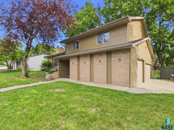 5600 W Pebble Creek Rd, Sioux Falls, SD 57106