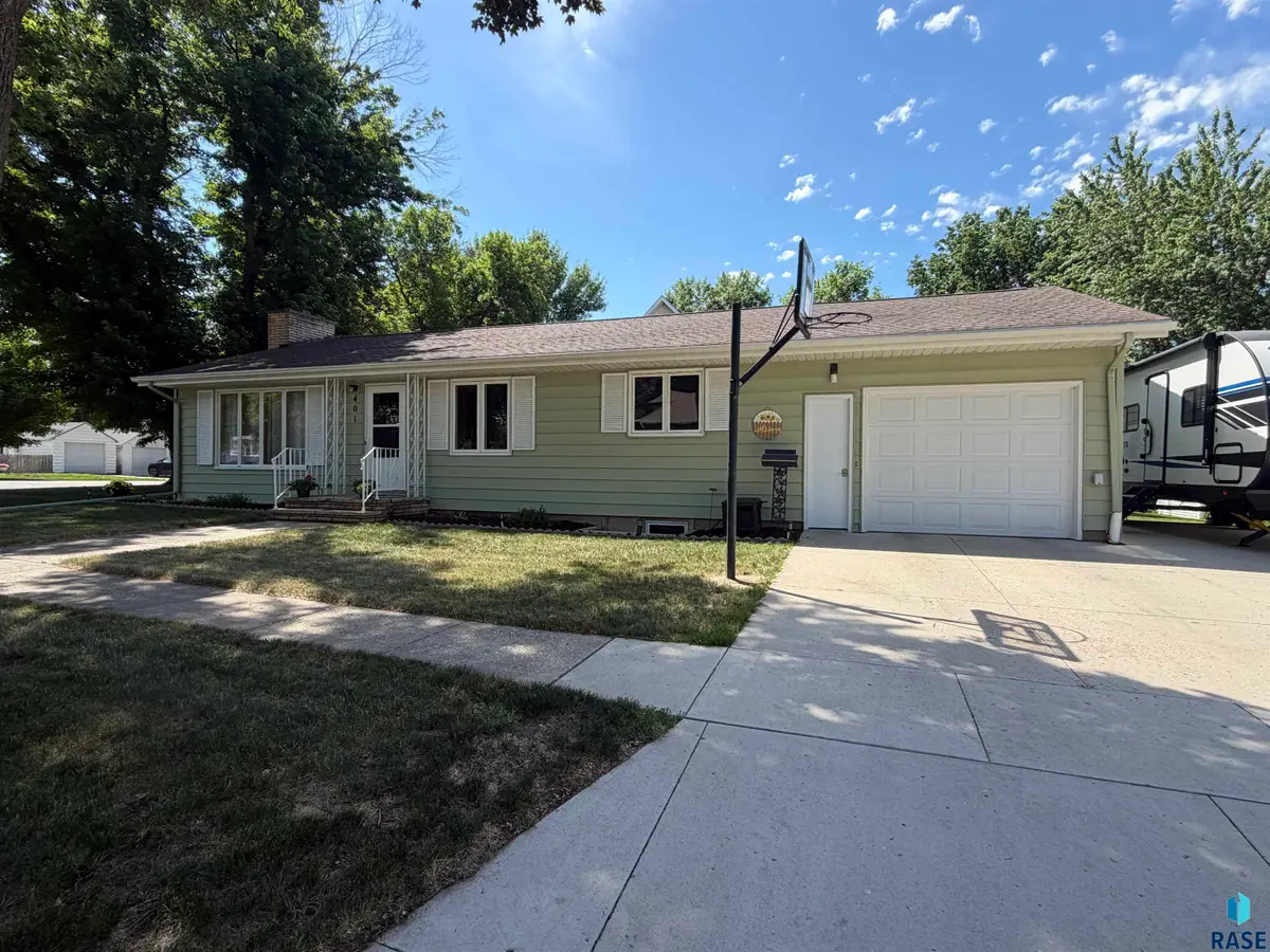 401 W Crawford St, Luverne, MN 56156 - #1