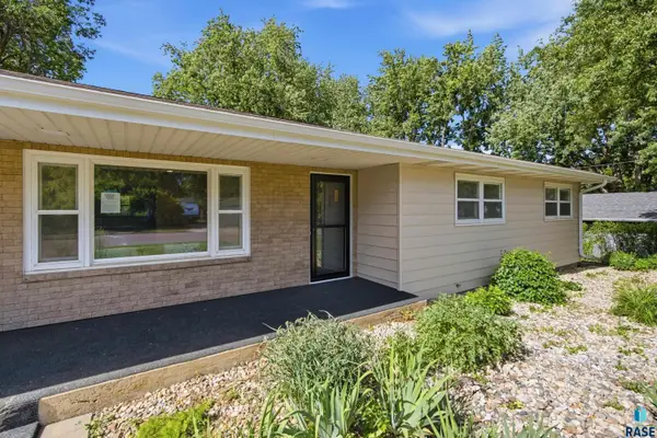 4608 E 21st St, Sioux Falls, SD 57110