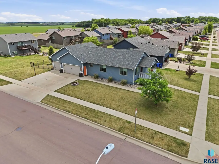 1001 Miah St, Harrisburg, SD 57032 - #2