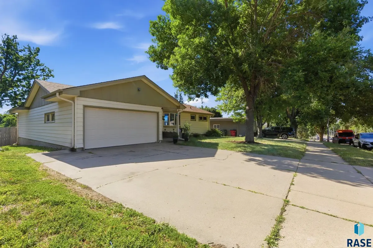 2800 S Western Ave, Sioux Falls, SD 57105 - #1
