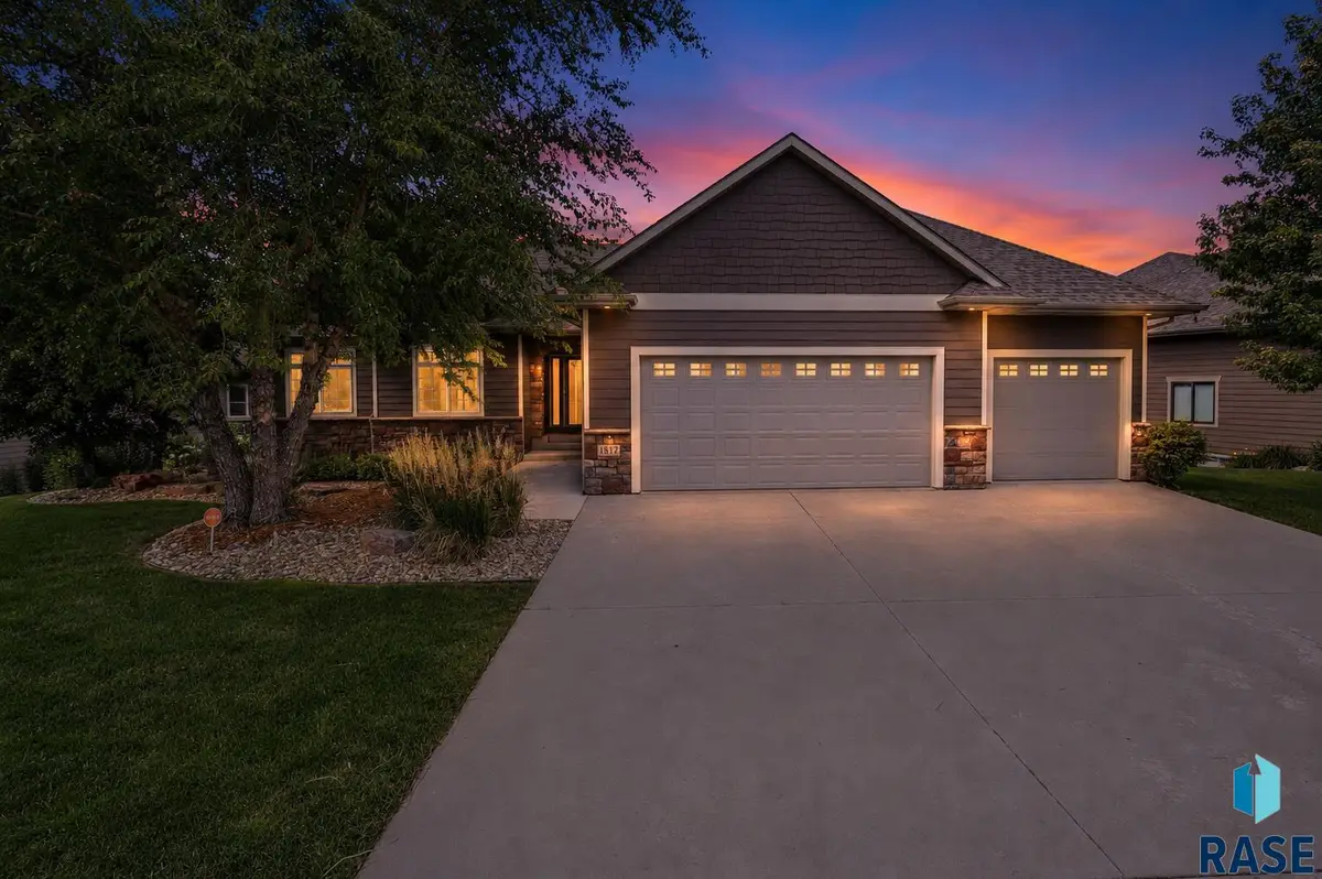 1817 S Copper Crest Cir, Sioux Falls, SD 57110 - #1