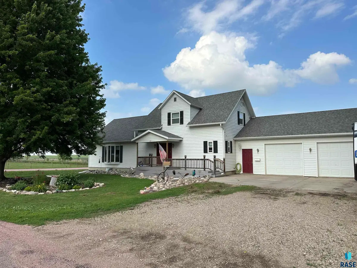 249 N Bon Homme St, Tabor, SD 57063 - #1
