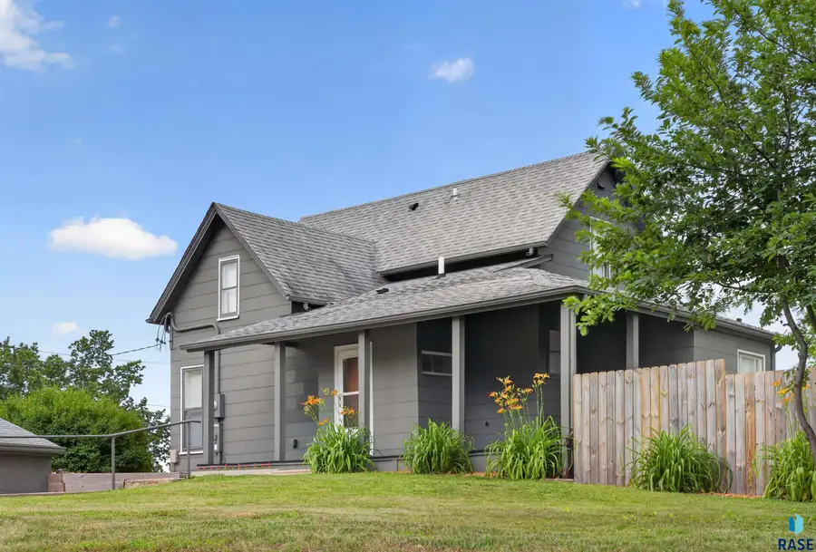 1708 E 7th St, Sioux Falls, SD 57104 - #2