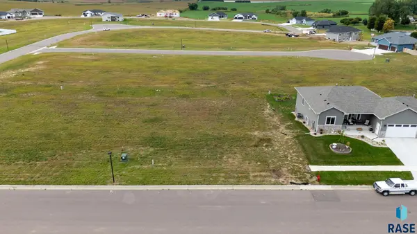 621 Hanna Trl, Crooks, SD 57020
