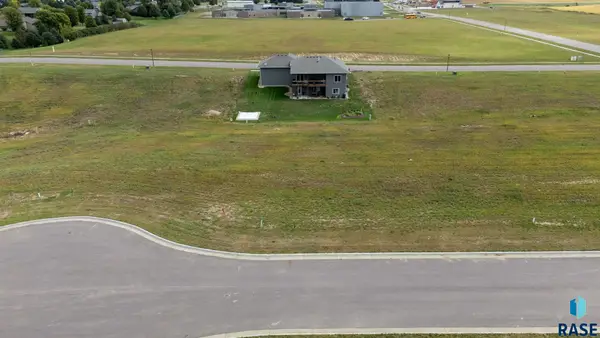 112 High Cross Cir, Crooks, SD 57020