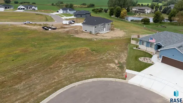 117 High Cross Cir, Crooks, SD 57020