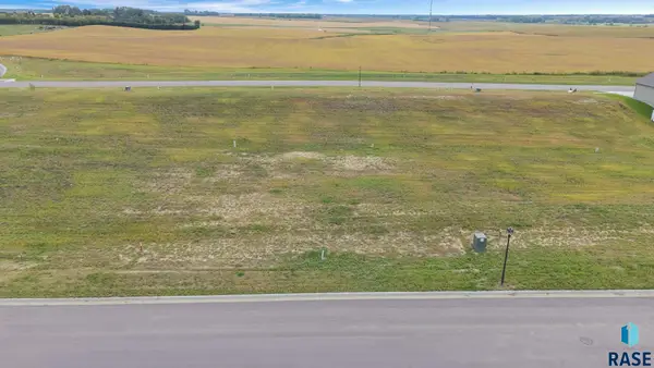 605 W Dianne St, Crooks, SD 57020