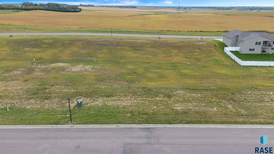 504 W Willow Trl, Crooks, SD 57020 - #2