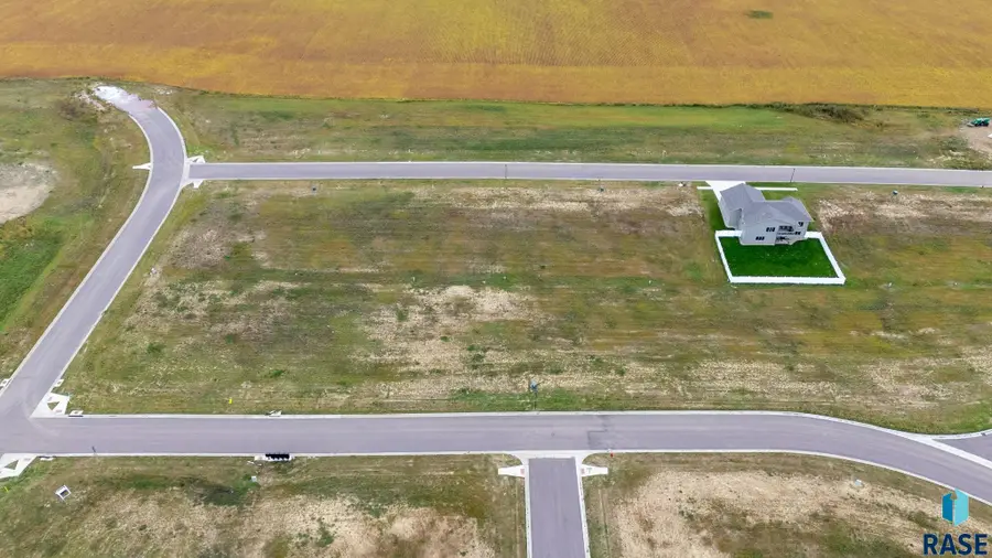 512 W Willow Trl, Crooks, SD 57020 - #2