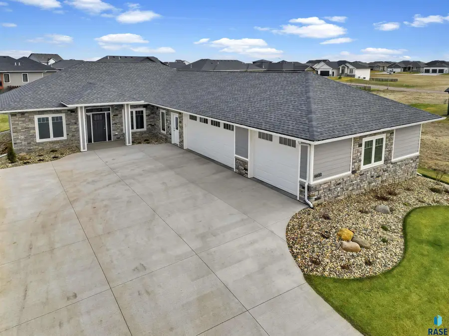 6600 E Fieldview St, Sioux Falls, SD 57110 - #2