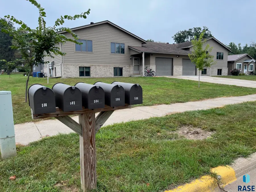502 E 4th St, Canton, SD 57013 - #2