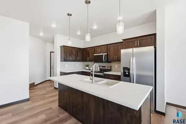 6146 S Bison Pl, Sioux Falls, SD 57108