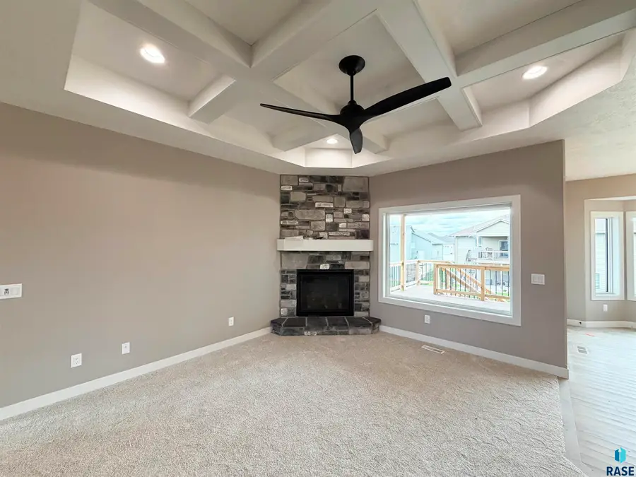 2901 S Dunraven Ave, Sioux Falls, SD 57110 - #3