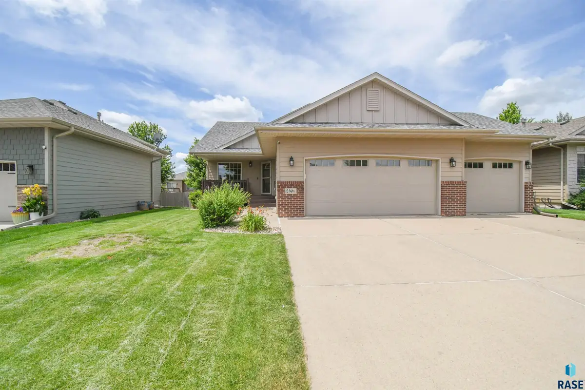 2301 S June Ave, Sioux Falls, SD 57106 - #1