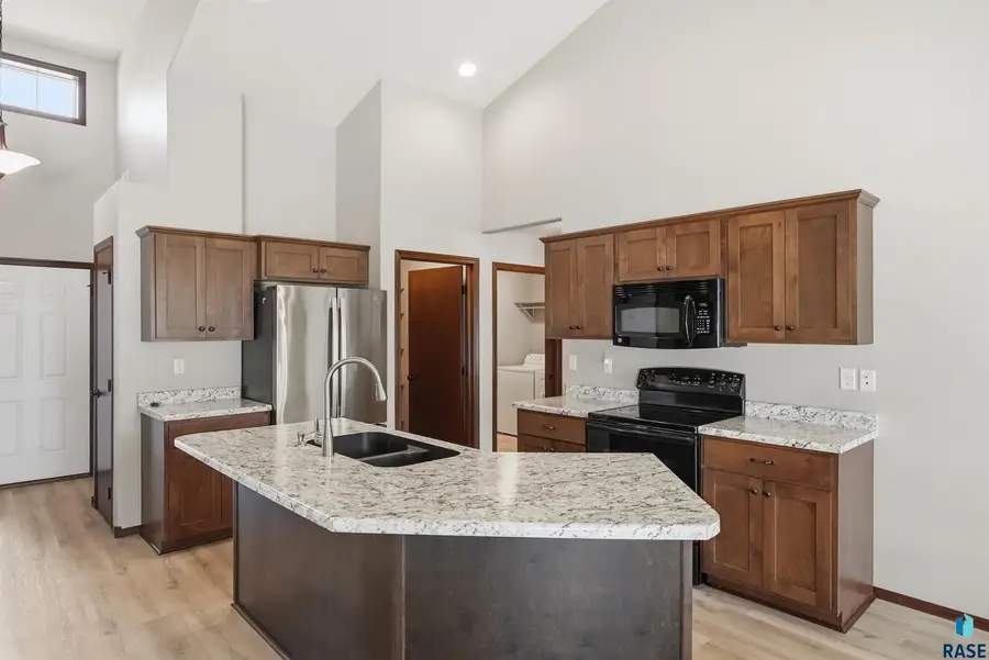 205 E 81st Pl, Sioux Falls, SD 57108 - #2