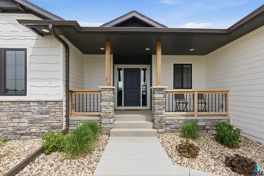 2504 S Galena Ct, Sioux Falls, SD 57110 - #2