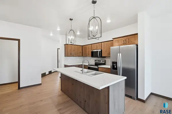 6143 S Bison Pl, Sioux Falls, SD 57108