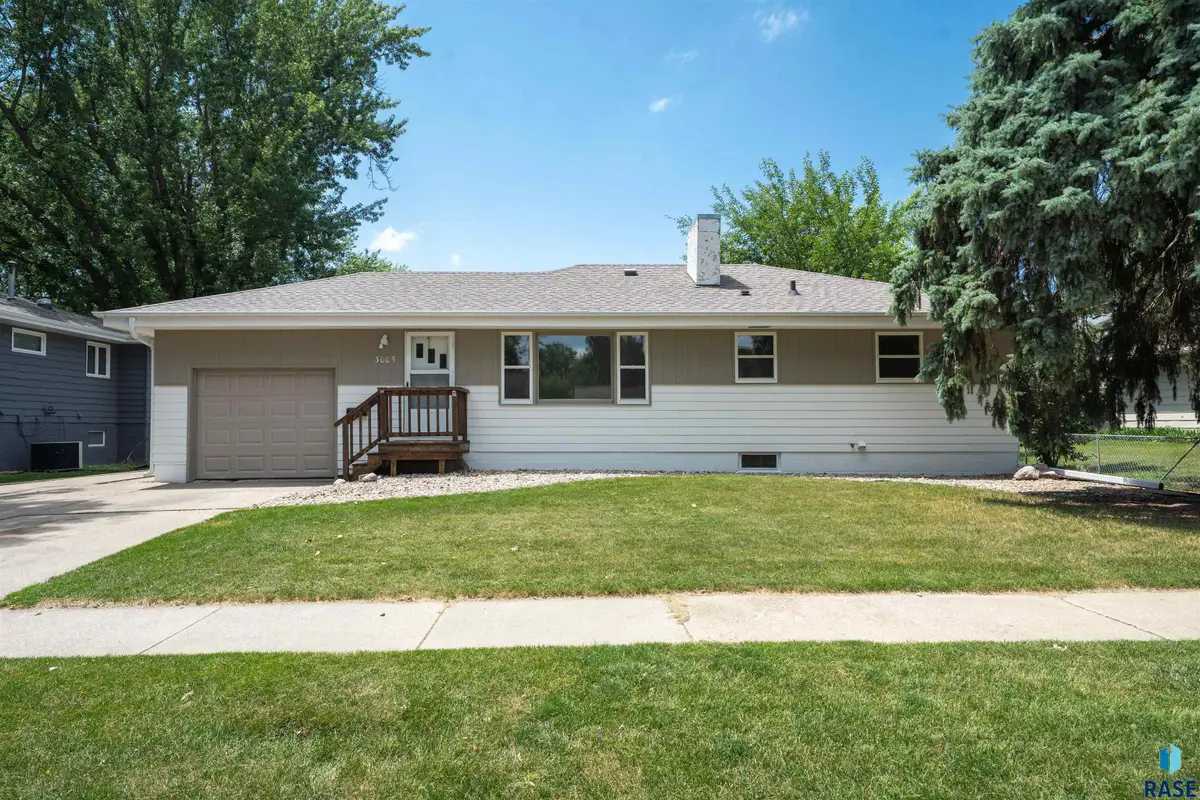 3005 S 5th Ave, Sioux Falls, SD 57105 - #1