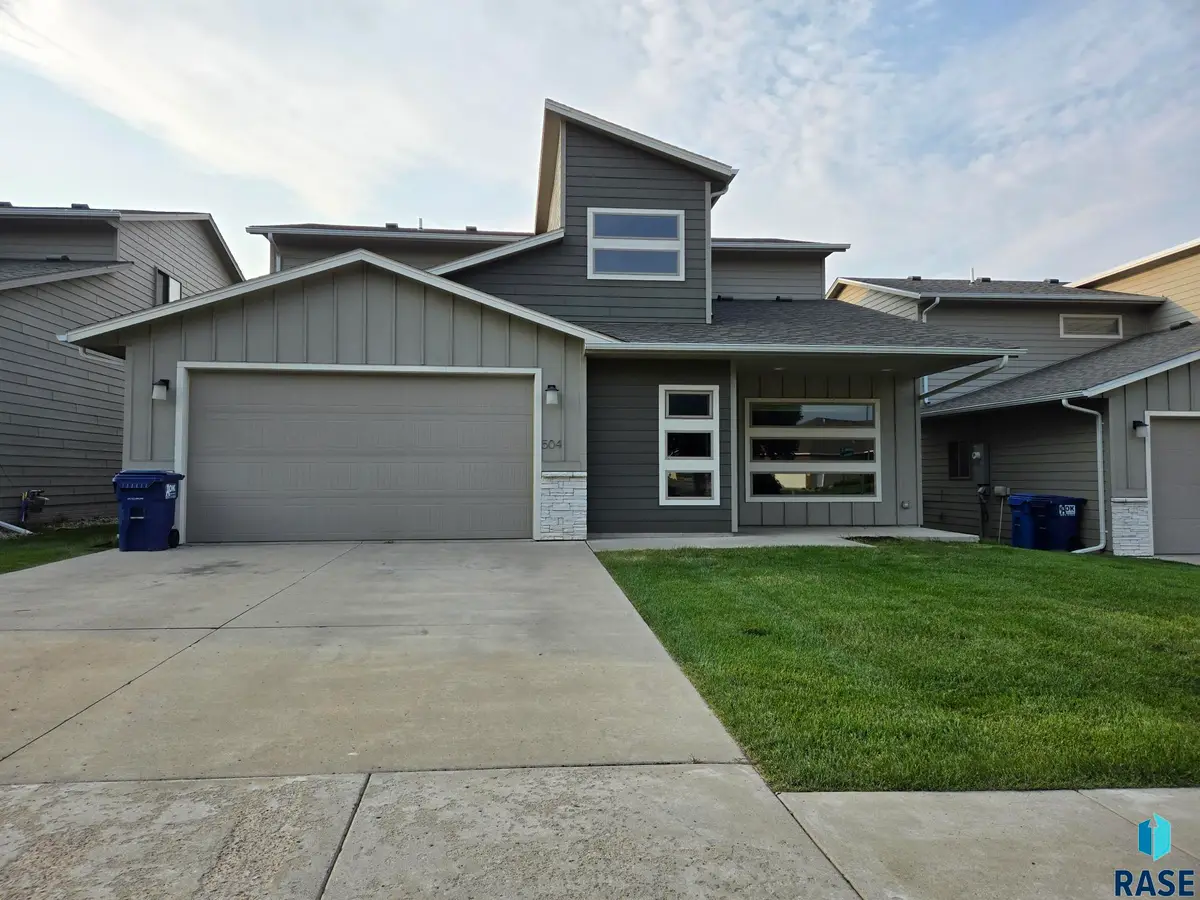 504 W Cascade St, Sioux Falls, SD 57108 - #1