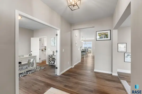 917 S Country Club Ave, Brandon, SD 57005