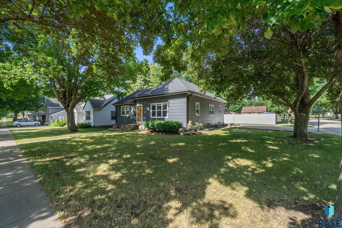 923 N Spring St, Luverne, MN 56156 - #1