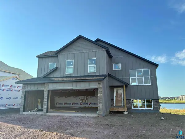 5616 E Ashwood Cir, Sioux Falls, SD 57108