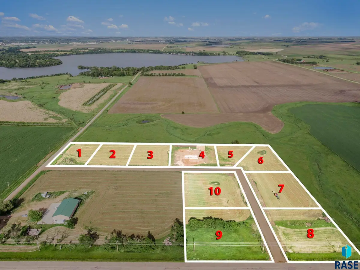 2140 Harvest Creek Ln, Madison, SD 57042 - #1