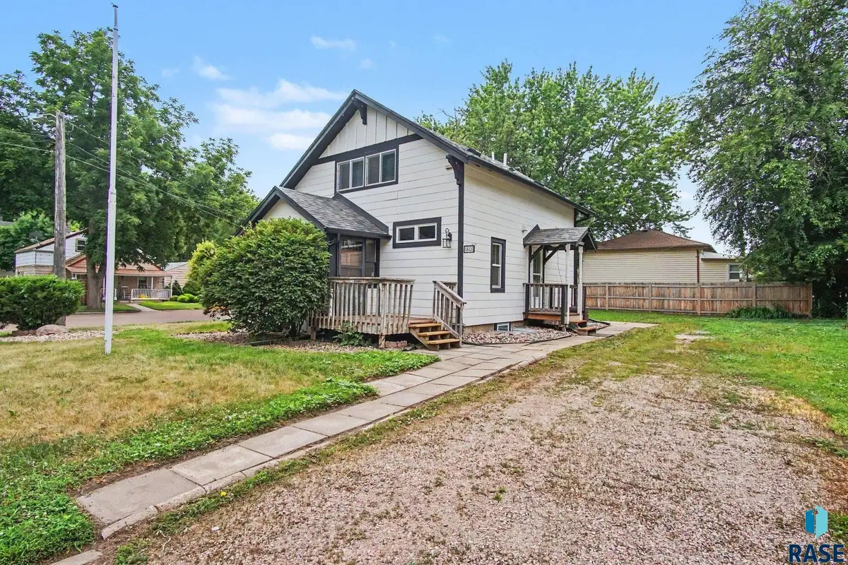1801 N Wayland Ave, Sioux Falls, SD 57103 - #1