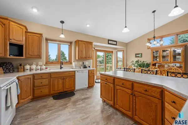 507 Erin Cir, Hartford, SD 57033