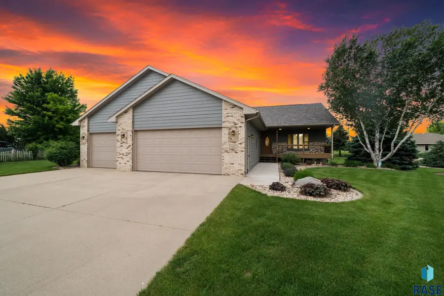 507 Erin Cir, Hartford, SD 57033 - #2