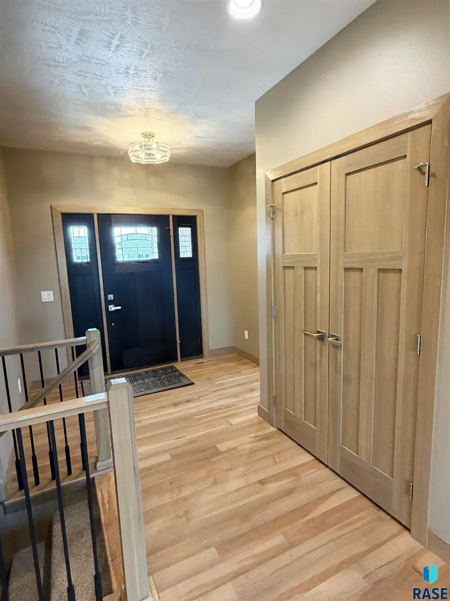 2905 S Dunraven Ave, Sioux Falls, SD 57110 - #2