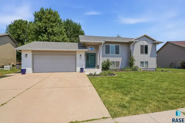 4404 E Steeple Cir, Sioux Falls, SD 57103